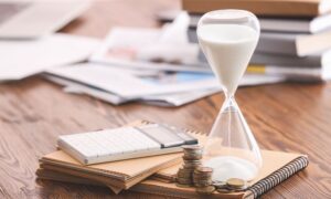 就労ビザの有効期間はどのくらい？外国人を長く雇うための更新手続きも解説