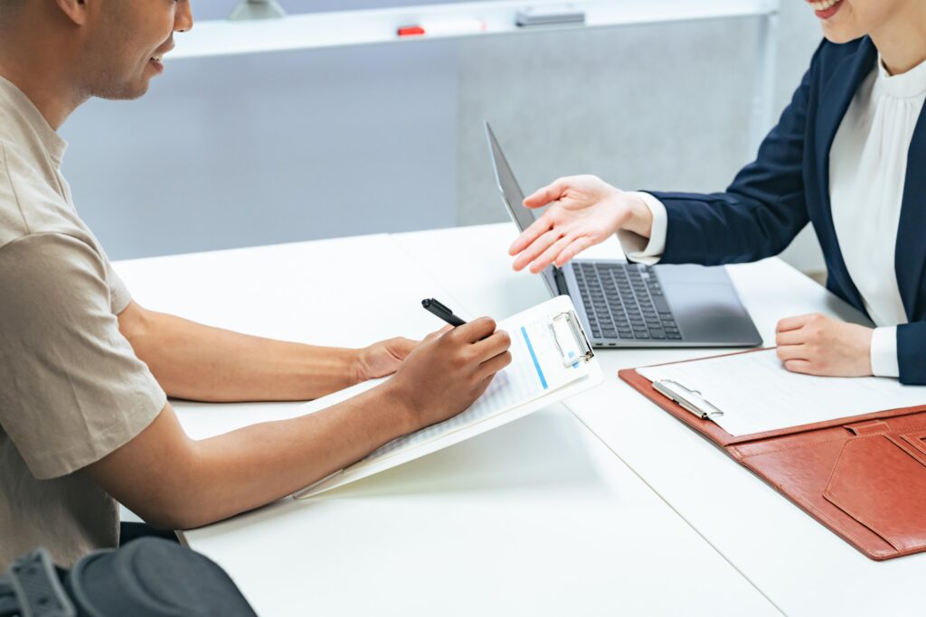 帰化申請の面接で聞かれる質問とは？面接時の注意点を解説
