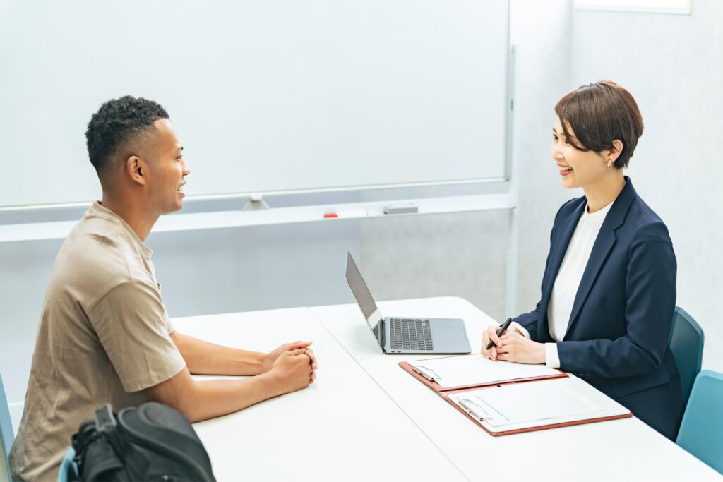 自分で帰化申請を行うメリットとは