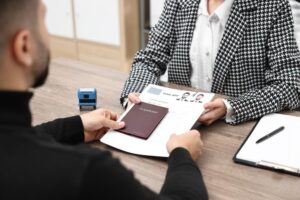 退職した時の就労ビザの手続きとは？3ヶ月経ったらどうなるかを解説